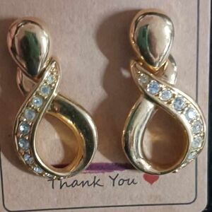 Gold earrings in color costume